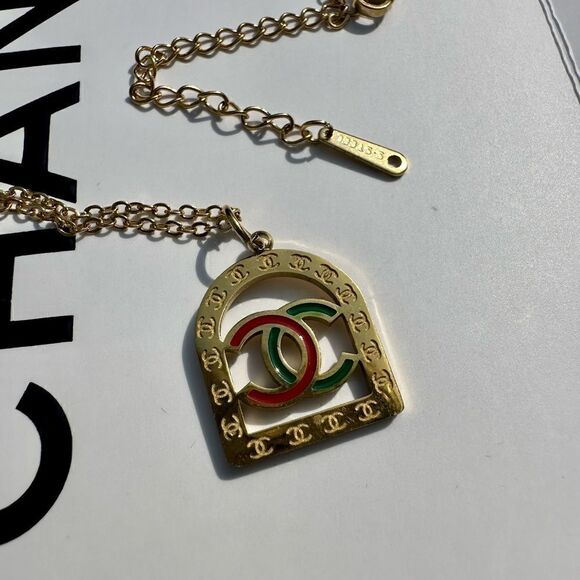 Bundle of earrings and chain - Picture 10 of 17